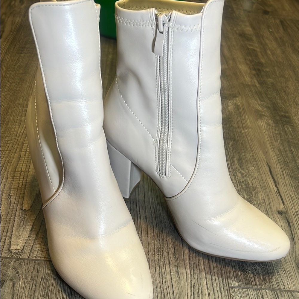 TOP Moda Heeled Boots with Streamlined Design
